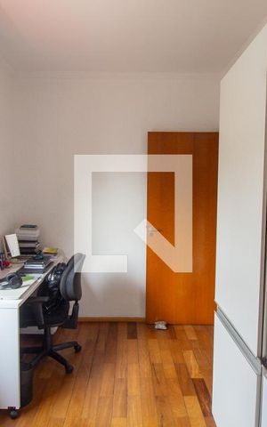 Casa à venda com 392m², 3 quartos e 4 vagas Casa à venda com 392m², 3 quartos e 4 vagasQuarto 2