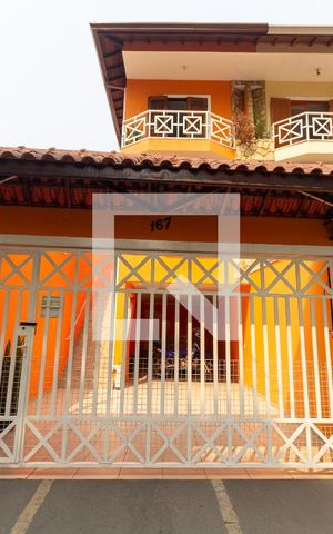 Casa à venda com 392m², 3 quartos e 4 vagas Casa à venda com 392m², 3 quartos e 4 vagasFachada
