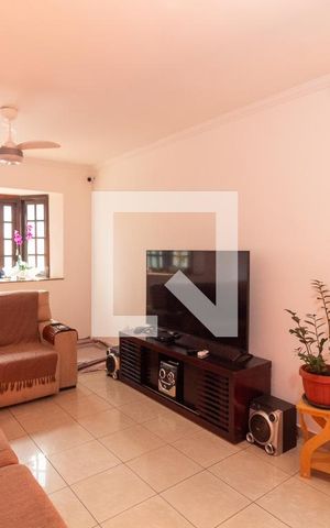 Casa à venda com 392m², 3 quartos e 4 vagas Casa à venda com 392m², 3 quartos e 4 vagasSala