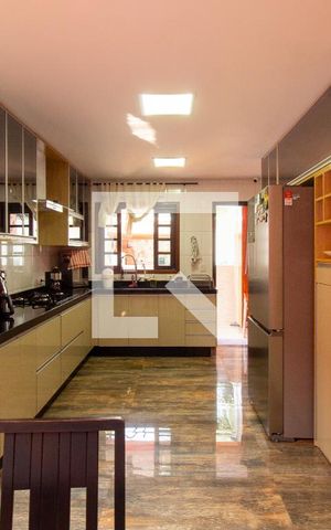 Casa à venda com 392m², 3 quartos e 4 vagas Casa à venda com 392m², 3 quartos e 4 vagasCozinha