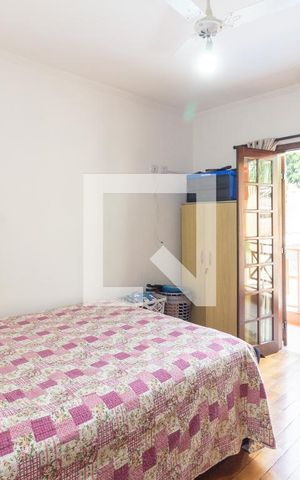 Casa à venda com 392m², 3 quartos e 4 vagas Casa à venda com 392m², 3 quartos e 4 vagasQuarto 1