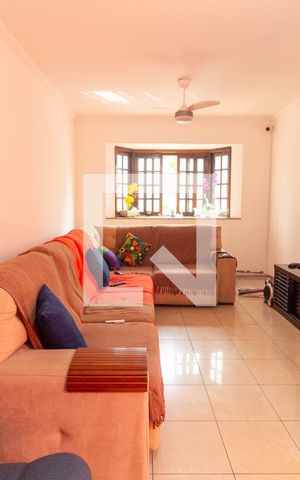 Casa à venda com 392m², 3 quartos e 4 vagas Casa à venda com 392m², 3 quartos e 4 vagasSala