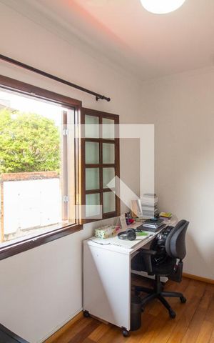 Casa à venda com 392m², 3 quartos e 4 vagas Casa à venda com 392m², 3 quartos e 4 vagasQuarto 2