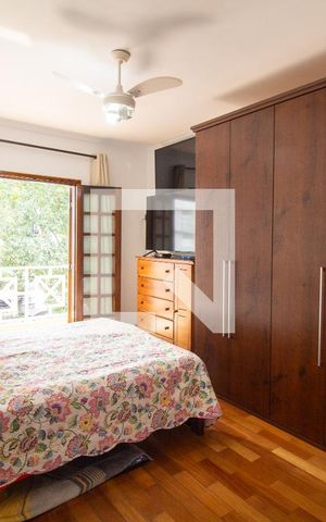 Casa à venda com 392m², 3 quartos e 4 vagas Casa à venda com 392m², 3 quartos e 4 vagasQuarto 3