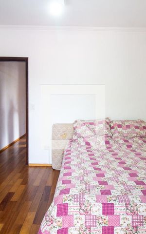 Casa à venda com 392m², 3 quartos e 4 vagas Casa à venda com 392m², 3 quartos e 4 vagasQuarto