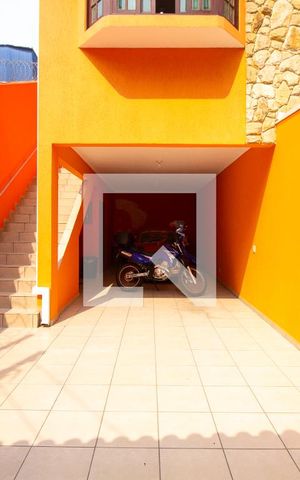 Casa à venda com 392m², 3 quartos e 4 vagas Casa à venda com 392m², 3 quartos e 4 vagasGaragem