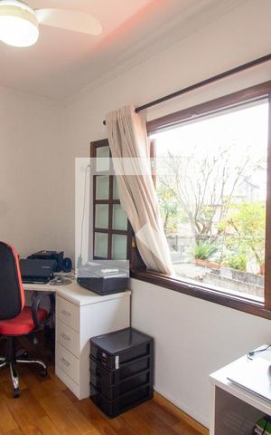 Casa à venda com 392m², 3 quartos e 4 vagas Casa à venda com 392m², 3 quartos e 4 vagasQuarto 2