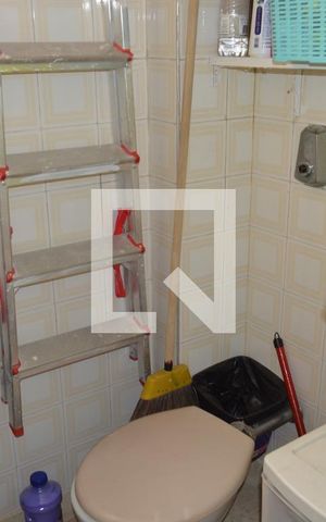 Apartamento à venda com 94m², 2 quartos e 2 vagasBanheiro de Serviço