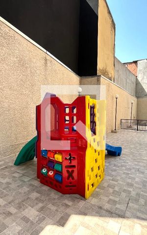Apartamento para alugar com 34m², 2 quartos e 1 vaga Apartamento para alugar com 34m², 2 quartos e 1 vagaÁrea comum - Playground