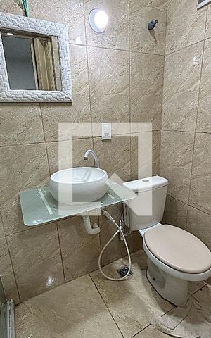 Apartamento para alugar com 75m², 2 quartos e sem vagaBanheiro da Suíte