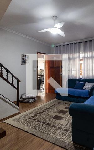 Casa à venda com 200m², 3 quartos e 3 vagas Casa à venda com 200m², 3 quartos e 3 vagasSala