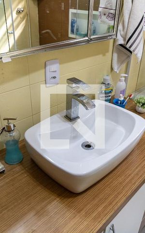 Casa à venda com 200m², 3 quartos e 3 vagas Casa à venda com 200m², 3 quartos e 3 vagasBanheiro 1