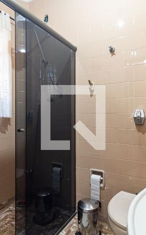 Casa à venda com 200m², 3 quartos e 3 vagas Casa à venda com 200m², 3 quartos e 3 vagasBanheiro 2