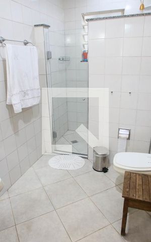 Casa à venda com 600m², 4 quartos e 4 vagas Casa à venda com 600m², 4 quartos e 4 vagasBanheiro da Copa