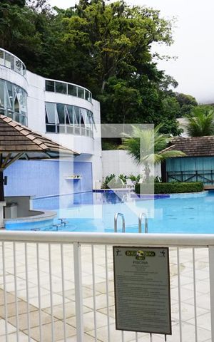 Apartamento à venda com 160m², 3 quartos e 2 vagasÁrea comum Piscina