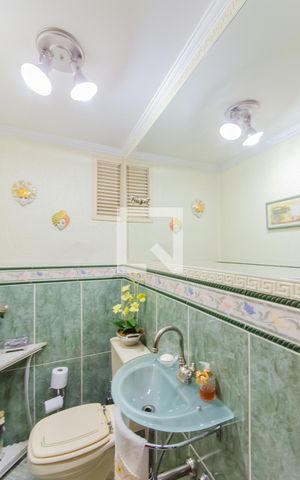 Apartamento à venda com 268m², 3 quartos e 3 vagas Apartamento à venda com 268m², 3 quartos e 3 vagasLavabo