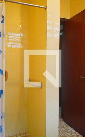 Casa à venda com 268m², 5 quartos e 3 vagas Casa à venda com 268m², 5 quartos e 3 vagasBanheiro 2