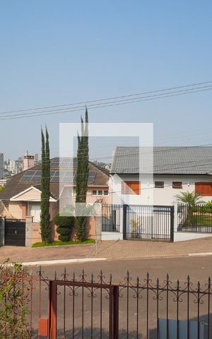 Casa à venda com 268m², 5 quartos e 3 vagas Casa à venda com 268m², 5 quartos e 3 vagasVista do Quarto 1