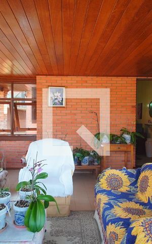Casa à venda com 268m², 5 quartos e 3 vagas Casa à venda com 268m², 5 quartos e 3 vagasSala 2