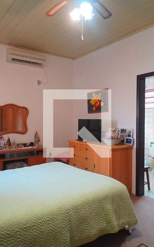 Casa à venda com 268m², 5 quartos e 3 vagas Casa à venda com 268m², 5 quartos e 3 vagasSuíte