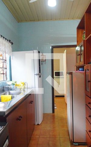 Casa à venda com 268m², 5 quartos e 3 vagas Casa à venda com 268m², 5 quartos e 3 vagasCozinha