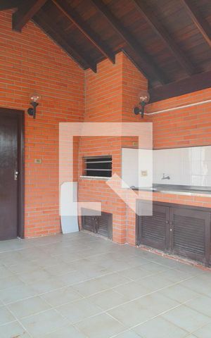 Casa à venda com 268m², 5 quartos e 3 vagas Casa à venda com 268m², 5 quartos e 3 vagasChurrasqueira