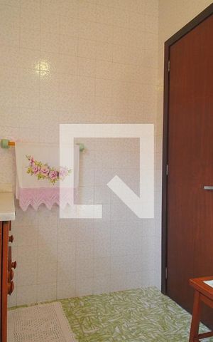 Casa à venda com 268m², 5 quartos e 3 vagas Casa à venda com 268m², 5 quartos e 3 vagasBanheiro da Suíte