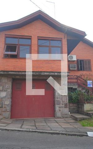 Casa à venda com 268m², 5 quartos e 3 vagas Casa à venda com 268m², 5 quartos e 3 vagasFachada