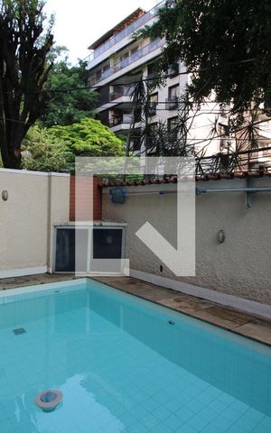 Casa à venda com 180m², 4 quartos e 3 vagasÁrea Externa - Piscina