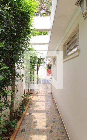 Casa à venda com 250m², 5 quartos e 2 vagasEntrada