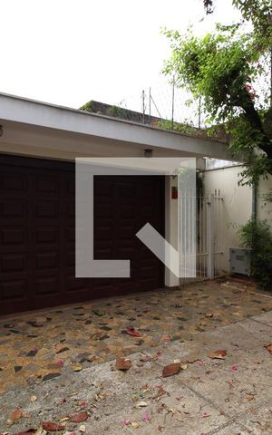 Casa à venda com 250m², 5 quartos e 2 vagasFachada