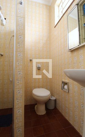 Casa à venda com 250m², 5 quartos e 2 vagasBanheiro da Suíte