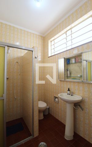 Casa à venda com 250m², 5 quartos e 2 vagasBanheiro da Suíte