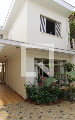 Casa à venda com 250m², 5 quartos e 2 vagasFachada