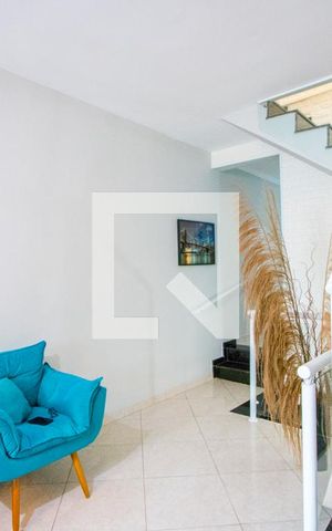 Casa à venda com 129m², 3 quartos e 3 vagas Casa à venda com 129m², 3 quartos e 3 vagasSala