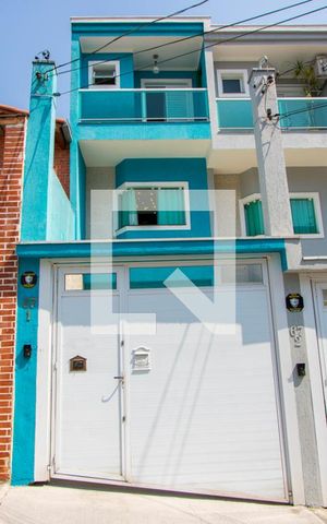 Casa à venda com 129m², 3 quartos e 3 vagas Casa à venda com 129m², 3 quartos e 3 vagasFachada
