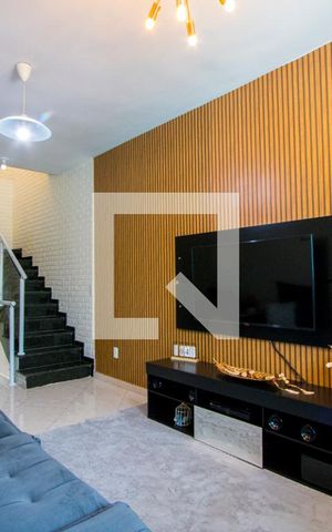 Casa à venda com 129m², 3 quartos e 3 vagas Casa à venda com 129m², 3 quartos e 3 vagasSala