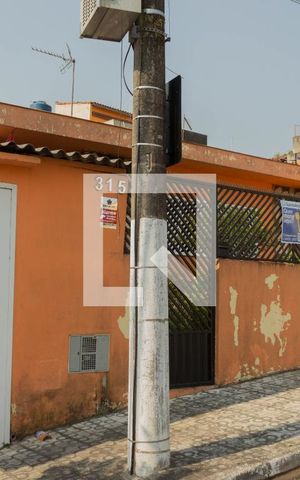 Casa à venda com 197m², 2 quartos e 2 vagas Casa à venda com 197m², 2 quartos e 2 vagasFachada
