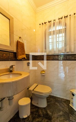 Casa à venda com 310m², 3 quartos e 3 vagas Casa à venda com 310m², 3 quartos e 3 vagasLavabo