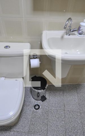 Casa para alugar com 280m², 3 quartos e 2 vagasBanheiro de Serviço
