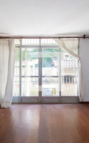 Casa de condomínio à venda com 180m², 4 quartos e 2 vagas Casa de condomínio à venda com 180m², 4 quartos e 2 vagasSala