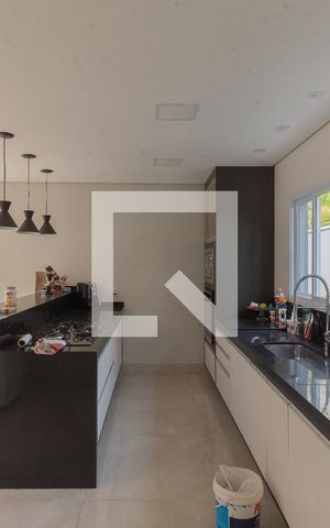 Casa de condomínio à venda com 360m², 4 quartos e 4 vagas Casa de condomínio à venda com 360m², 4 quartos e 4 vagasCozinha