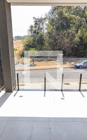 Casa de condomínio à venda com 545m², 4 quartos e 4 vagas Casa de condomínio à venda com 545m², 4 quartos e 4 vagasVaranda Suíte 2