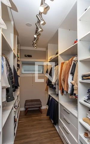 Casa de condomínio à venda com 337m², 3 quartos e 2 vagasCloset - Quarto 2