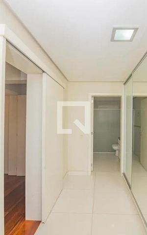 Casa à venda com 303m², 4 quartos e 2 vagasCorredor
