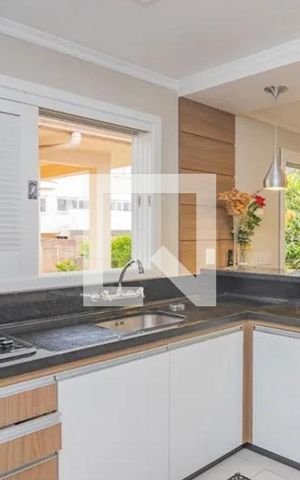 Casa à venda com 303m², 4 quartos e 2 vagasCozinha