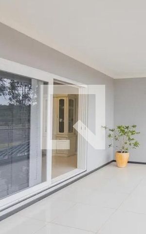Casa à venda com 303m², 4 quartos e 2 vagasSacada/Quarto 2