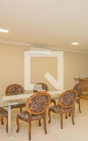 Casa à venda com 303m², 4 quartos e 2 vagasCopa