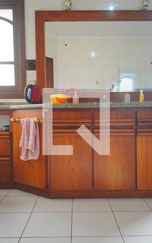 Casa à venda com 900m², 4 quartos e 7 vagas Casa à venda com 900m², 4 quartos e 7 vagasBanheiro da Suíte 1