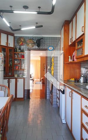 Casa à venda com 900m², 4 quartos e 7 vagas Casa à venda com 900m², 4 quartos e 7 vagasCozinha
